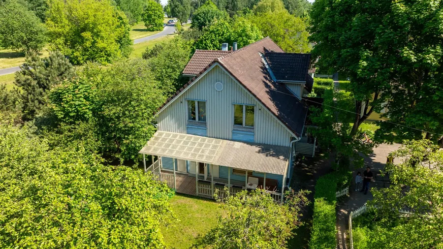 Vaikų veikla lauko erdvėje prie darželio